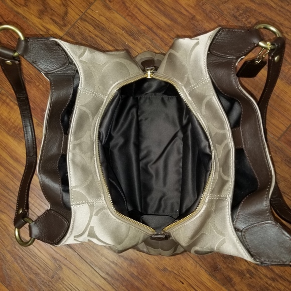 Coach Campbell Signature Khaki Hobo - Picture 4 of 6